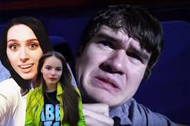 Ярослав сумишевский с женой в передаче «пока все дома». Proshajte Zriteli Badcomedian Uhodit S Youtube Iz Za Klep I Spilberg