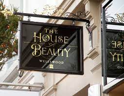 The most noticeable difference between a house and a villa is the size of the building. 28 Beautiful Creative Signage Designs From Up North Schonheitssalon Design Kosmetikstudio Friseursalon Design
