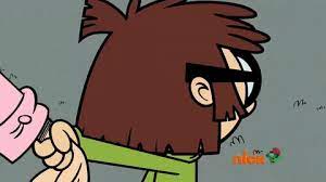 Lincoln se harta de seguir las órdenes de lori, lisa por su parte escucha la situación de lincoln y se aprovechó de eso. Lisa Smile The Loud House Know Your Meme