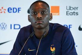 Negotiation for player signing with psg