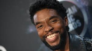 Disneyland eert overleden Chadwick Boseman met muurschildering