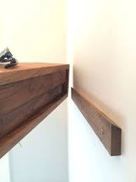 Modern Entryway Organizer Mit Magnetic Key Hooks In Choice Of Hardwood Mid Century Modern Style Moderne Regale Eingangsbereich Regal Und Holzbearbeitungs Projekte