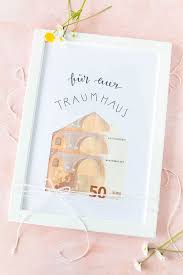 Einfaches Haus Geldgeschenk Zur Hochzeit Ars Textura Diy Blog In 2020 Hochzeit Geschenk Geld Geldgeschenke Hochzeit Diy Hochzeitsgeschenk