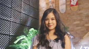 List of filipino actresses is a list of present and past notable filipino actresses on stage, television and motion pictures in the philippines, arranged in alphabetical order by first name. Kisses Delavin Bench Gif Kissesdelavin Bench You Discover Share Gifs