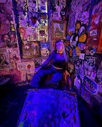 Tb to this fit that ate in Philly a few weeks ago taken before going to see  an incredible collection of medical anomalies, skulls, skin specimens and  more, only the baddies get