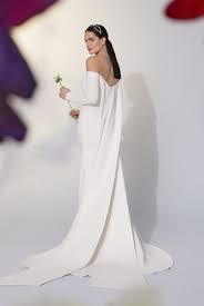 The enzoani brand emerged in 2006, and quickly rose to compete with top brands by merging traditional and modern european styles into exquisitely handcrafted gowns. Ausgepragte Designer Brautkleider Justin Alexander Signature