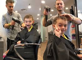 Uno dei tagli più classici e senza dubbio tra le preferenze di mamme e bambini è un taglio con rasatura sui due lati … Come Tagliare I Capelli Ai Bambini I Consigli Toni Guy Toni Guy Blog