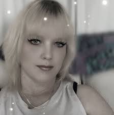 My darling dad died 7th February this year. I locked the door of my  childhood home for the last time today. I can't stop the tears 😢😢