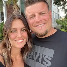 Cassandra Craddock's Instagram, Twitter & Facebook