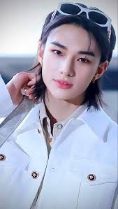 Hyunjin and his dog Kkami ❤️ န်င်် 全作県焼開号 mMMN