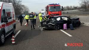 Incidente sull'a1 questa mattina nei pressi di piacenza, uno scontro tra un camion che ha tamponato un'autocisterna facendola esplodere e creando l'inferno in autostrada. Auto Perde Il Controllo E Si Schianta Tre Feriti Uno E Grave