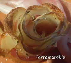 Un antipasto d'effetto,molto originale e tanto gustoso che sorprenderà i vostri ospiti quando le servirete direttamente nei pirottini,adagiati in una coppa di vetro.(molto chic!) Rose Di Patate E Pancetta Picture Of Agriturismo Terramarebio Mola Di Bari Tripadvisor