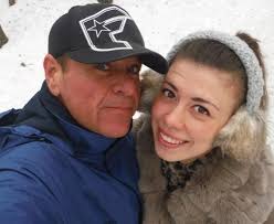 Родители были в шоке»: студентка из Екатеринбурга вышла замуж за американца  в два раза старше её