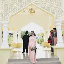 Sewaktu dr kecil selalu ikut my grandma/pa ke istana utk melakukan persiapan azatsum ila is at istana sultan abu bakar pekan. Intip Mewahnya Istana Sultan Abu Bakar Malaysia Tempat Rossa Terima Gelar Dato Sri Dari Negeri Jiran