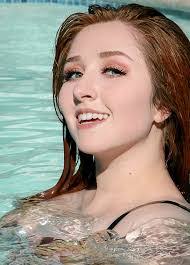 Laura Elaine's Instagram, Twitter & Facebook