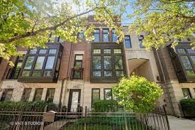 Ditch everything you thought you knew about student housing. 4 Bedroom In Chicago Il 60657 Townhouse For Rent In Chicago Il Apartments Com