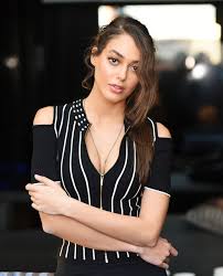 'çukur' dizisinde sena karakterine hayat veren dilan çiçek deniz'in yıllar önce çekilen fotoğrafı sosyal medyayı salladı. Dilan Cicek Deniz Estetik Iddialarina Yanit Verdi Sipsak Haberleri