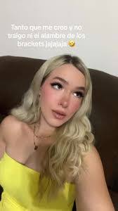 Deanna Degraw's Instagram, Twitter & Facebook