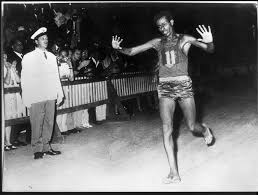 I giochi della xvii olimpiade, noti anche come roma '60, si sono svolti a roma, in italia, dal 25 agosto all'11 settembre 1960. Abebe Bikila L Etiope Che Conquisto Roma Scalzo Alle Olimpiadi Del 1960