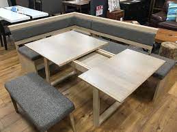 最近の人気商品です リビングダイニングセットで 伸縮するテーブルにl字型のイスがとても好評です お部屋に合わせて配置が自由 お客様が来た時 人数に合わせて広々使える ベンチはテーブルの下に収納可能 ファブリックは撥水加工 おー素晴らしい 小倉店に