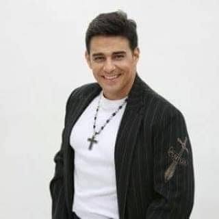Jesús Alberto Ochoa “Jesús Alberto” (Nace en Venezuela el 06 de Diciembre  del año 1975). Sonero de destacada participación con “Adolescentes  Orquestra”, “Proyecto A” y su propia Banda. vía @marycomunicaciones1  #efemerides #salseros #