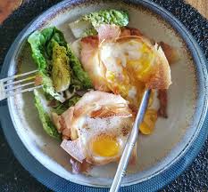 Oeufs Cocotte Au Jambon Fromage Dans Le Moule A Moelleux Tupperware En 2020 Oeufs Cocotte Tupperware Cocotte