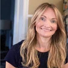 Dawn Lavelle's Instagram, Twitter & Facebook