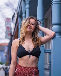 Occupation Double Afrique du Sud: Portrait de Claudie Mercier, la  YouTubeuse provocante - Nightlife