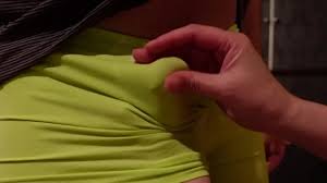 パンツの中に納まっているちんぽがいじられる度に大きくなり、S女性に激しく擦られている内に射精してしまった僕 - XNXX.COM