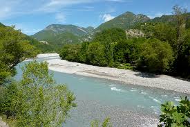Its drainage basin is 2,812 km2. Fleuve Var Lpo Paca Ligue Pour La Protection Des Oiseaux