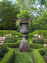 English Style Garden In The Hamptons Beautiful Gardens Garden Urns Formal Gardens