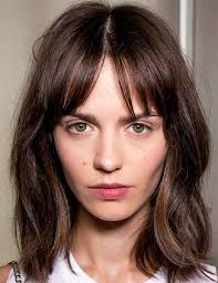 Model rambut lurus belah tengah ini sangat pas dipadukan dengan potongan layer tipis milik sjp tersebut. 5 Cara Menata Rambut Belah Tengah Yang Sesuai Kebutuhan Rambut Kita Cewekbanget