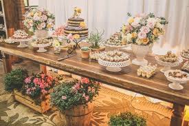 O casamento simples e intimista tem essa vantagem de permitir que os noivos fiquem mais a vontade e se expressem com mais legitimidade. Casamento Rustico Simples E Barato Ideias De Decoracao Casamento Sem Segredo