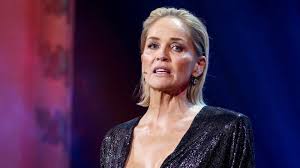 Шэрон вонн стоун (sharon vonne stone). One Of You Non Mask Wearers Did This Sharon Stone Says Of Sister With Covid 19 Kiro 7 News Seattle