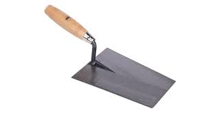 La cazzuola (o cazzola 1 ) è uno strumento manuale di lavoro usato nell' edilizia dal muratore per costruire e modellare strutture di grandi o medie grandezze. Cazzuola Manico Legno Pfm06 Rubi Tools Italia
