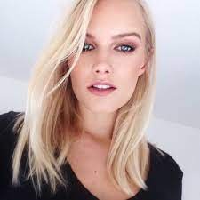 Sara skjoldnes er ein norsk modell, tidlegare noregsmeister i nanbudo og vinnar av frøken norge. Sara Skjoldnes Saraskjoldnes Twitter
