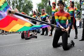 Résultat de recherche d'images pour "photo gay pride marche des fiertés paris"
