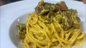 karboˈnaːra) is an italian pasta dish from rome made with egg, hard cheese, cured pork, and black pepper. La Carbonara Di Mare Piu Cara Al Mondo Youtube