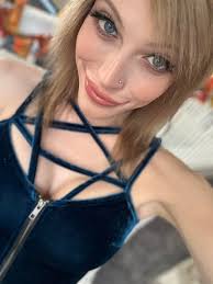 Roast me or not, I don't care. This just looked like fun 😙😙😙😙😙 1# 🙉  +🍌+ 2# 🌉 3# 🧙🏻‍♂️