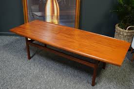 It is made of furniture grade plywood and finished with four coats of varathane. Mid Century Vintage Dark Teak Dalescraft Surfboard Coffee Table Dalescraft Vinterior