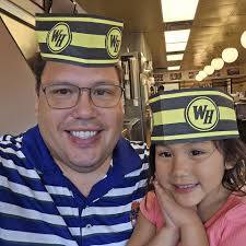 Do people decorate cruise room doors normally?