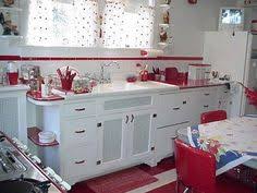 Desain kitchen set minimalis pink bagian atas yang berwarna sangat cerah dan kitchen set minimalis motif kayu di bagian bawah. 79 Ide Interior Design Kitchen Set Dapur Desain Dapur Rumah