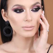 A devenit indispensabil chiar si in machiajul de zi, deoarece confera cu usurinta un aspect natural fetei. Curs Machiaj De Seara Cursuri Machiaj Online Scoala De Make Up Ramona Chirita