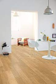 How To Choose The Ideal Living Room Floor Living Room Flooring Perfect Living Room Oak Laminate Flooring