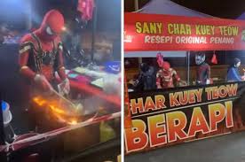 Resepi char keow teow ini amat mudah disediakan. We Love It 3000 The Avengers Are Serving Some Fiery Char Kuey Teow In Pasir Gudang News Rojak Daily