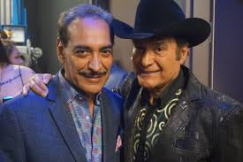 Los Tigres del Norte - Una vez tigre, por siempre tigre 🐯❤️ Raul Hernandez  - Oficial | Facebook