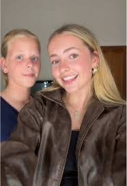 Laura Bromley's Instagram, Twitter & Facebook