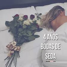 Vestidos de seda de la boda fue agregado en juegos de vestir novias. 4 Anos De Seda Aniversario De Bodas Bodas Por Ano Aniversario De Casados