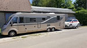 Il faut au moins un diesel de 130 cv ; Ce Camping Car Double Un Camion Avec Son Cadre A Tracter Et Provoque Un Debat Enflamme Le Monde Du Camping Car