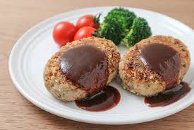 May 19, 2020 · おろしハンバーグ hamburg steak with grated japanese radish ※grated japanese radishは大根おろしのことです。 グレービーソース gravy sauce ※gravyは肉汁を意味します。グレービーソースは肉汁をベースに作られるソースで、肉料理の旨味を引き出してくれます。 和風ソース. Soy Meat Hamburger Steak Recipe Marukome